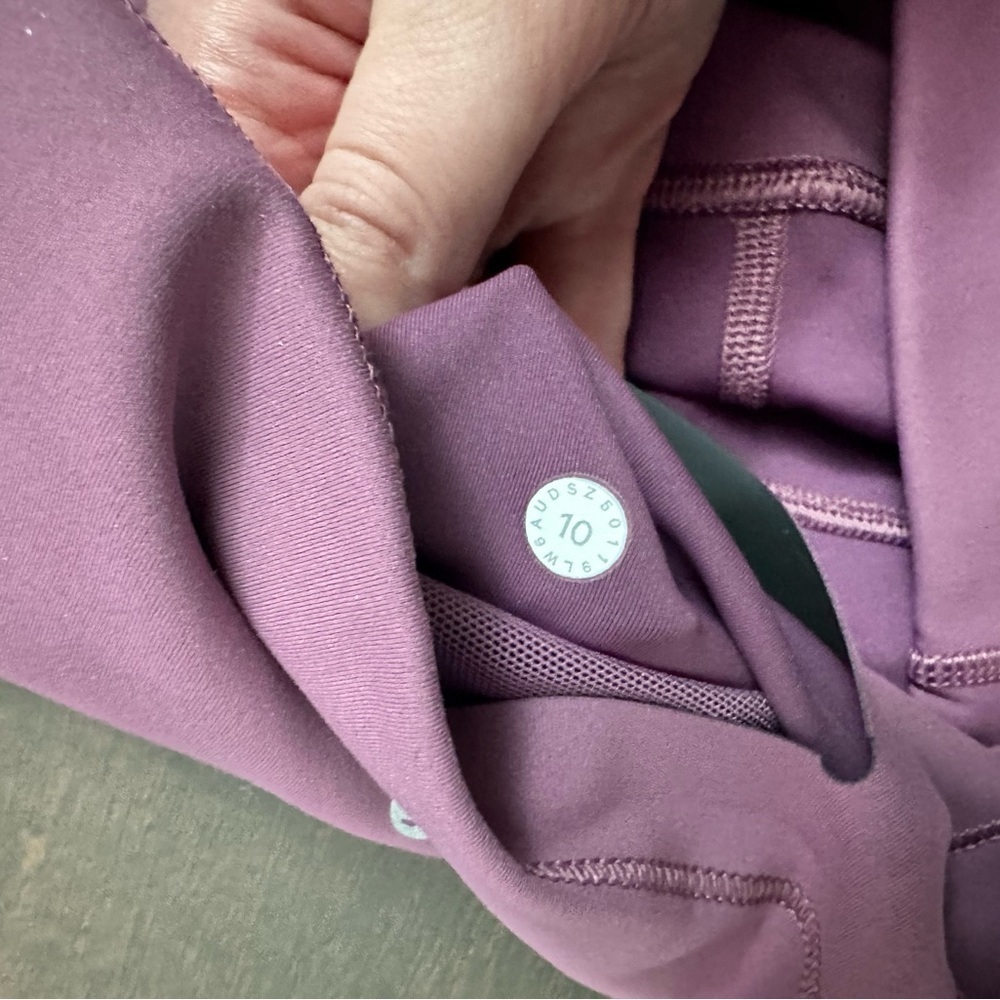 Lululemon Mauve Cropped 18” Leggings Size 10 - Picture 11 of 11